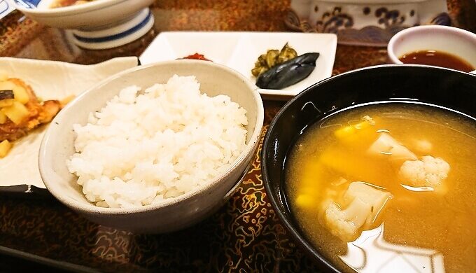 みそ汁とごはん