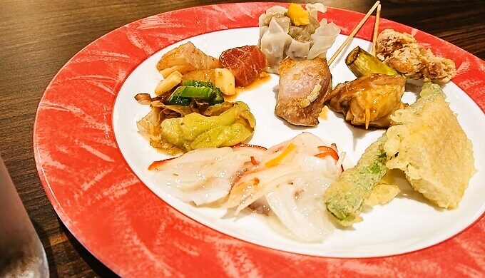 今度からビュッフェスタイルの宿は避けようと強く思った