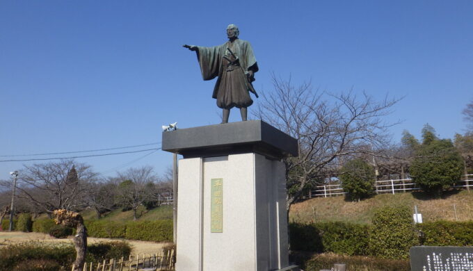 平田靱負翁の像